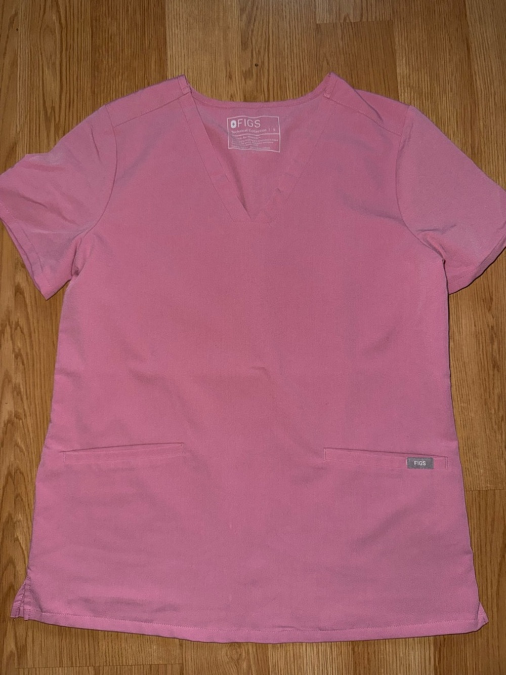 Figs Chalk Pink Three-Pocket Camsa Scrub Top Size Small